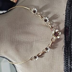 STUNNING NECKLACE purple Rinestone white small flowers Goldtone Chain 18-inch